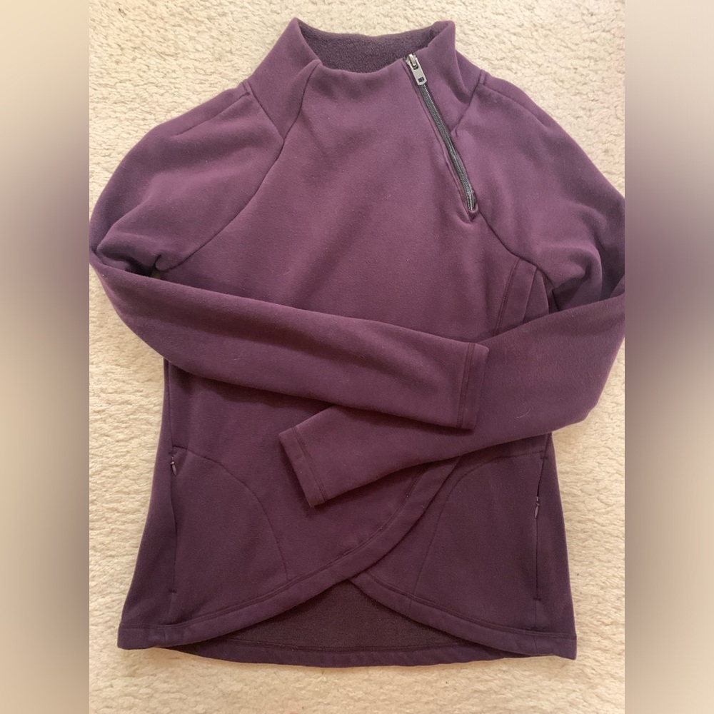 Women’s athleisure sweater 90 degrees